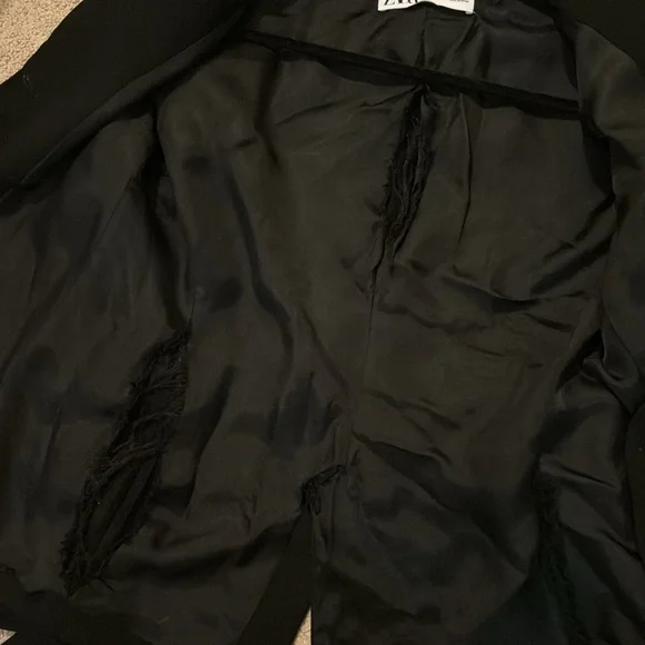 Zara Stylish Black Blazer with Belt - Picture 7 of 7